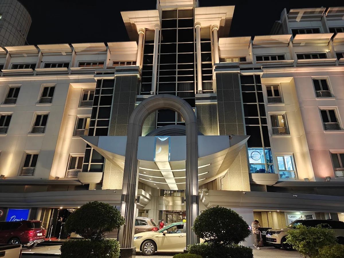 Mövenpick Hotel & Apartments Bur Dubai - 7