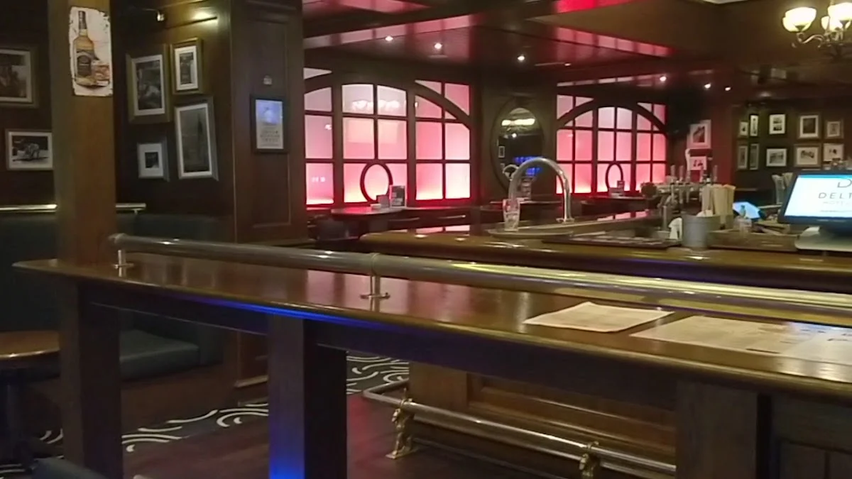 Speakeasy Bar & Restaurant - 5